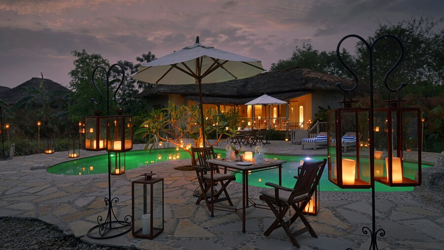 Barahi Jungle Lodge