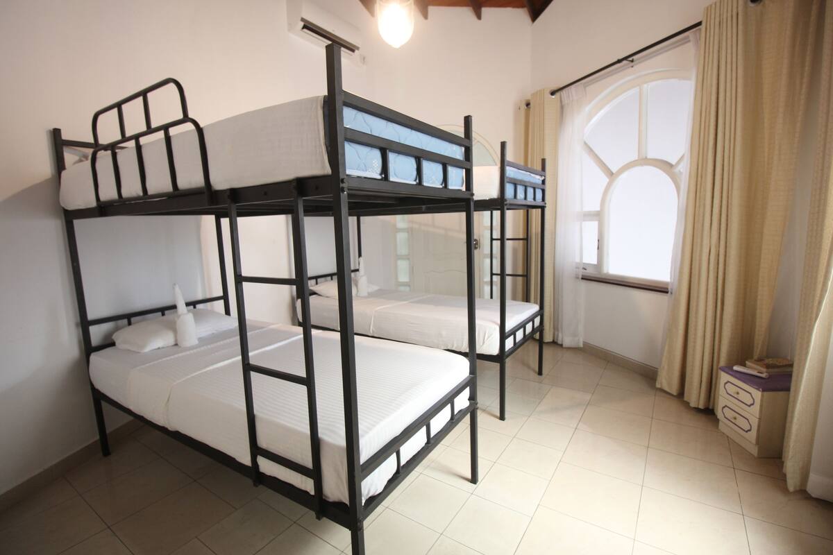 Desk, rollaway beds, free WiFi