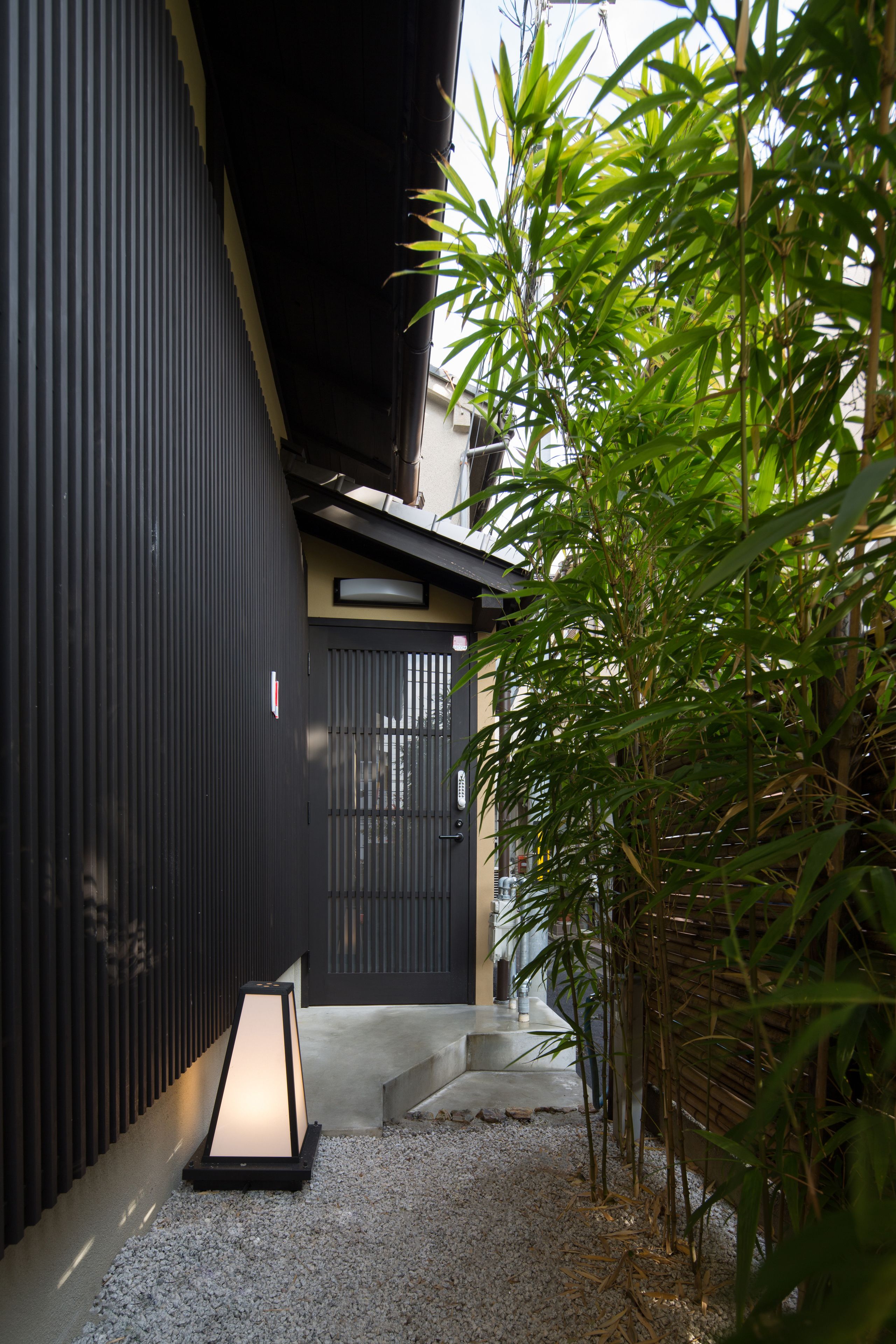 Vista frontal de la propiedad