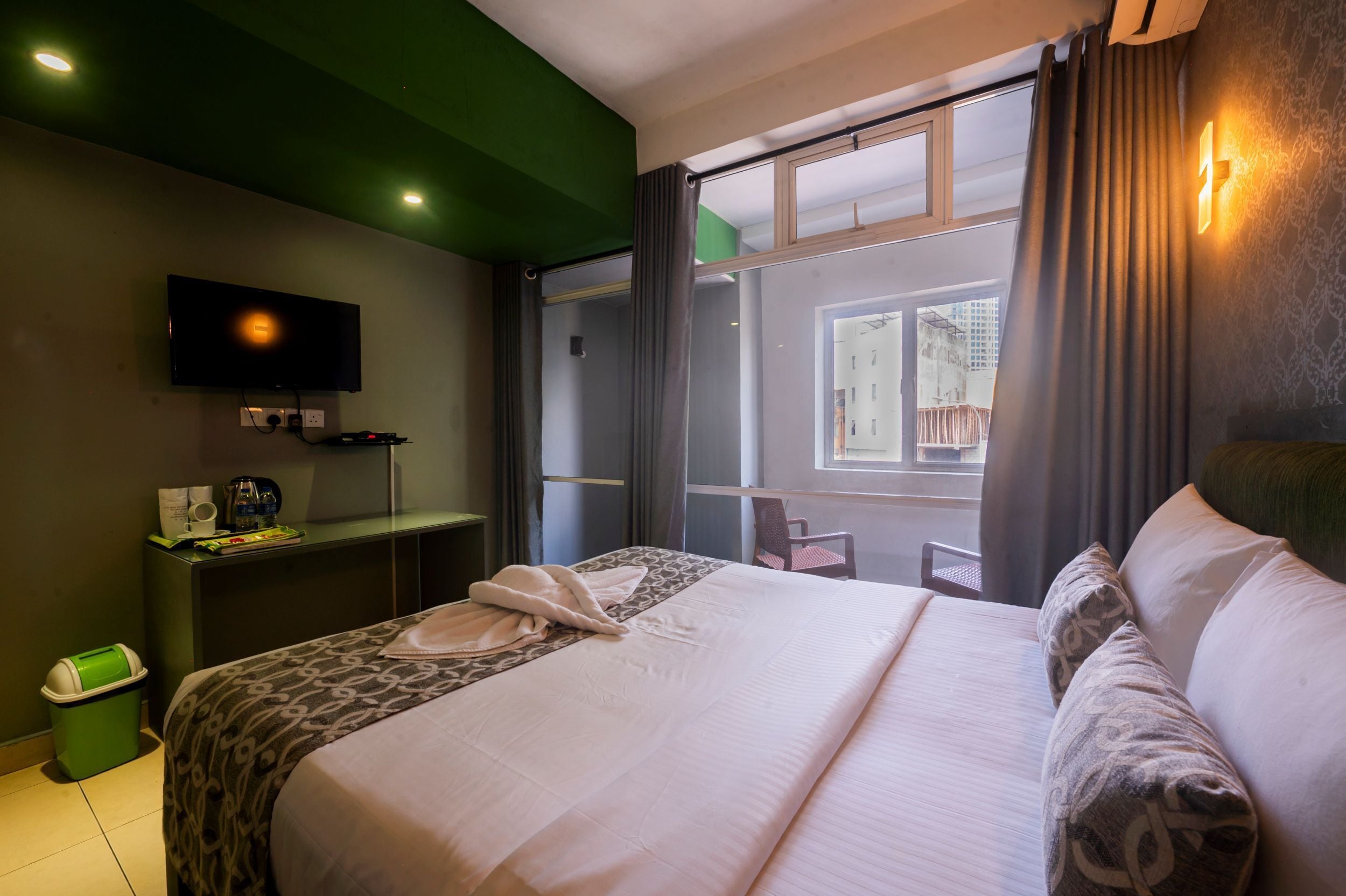 Chambre Double Deluxe | Literie de qualité supérieure, coffres-forts dans les chambres, bureau