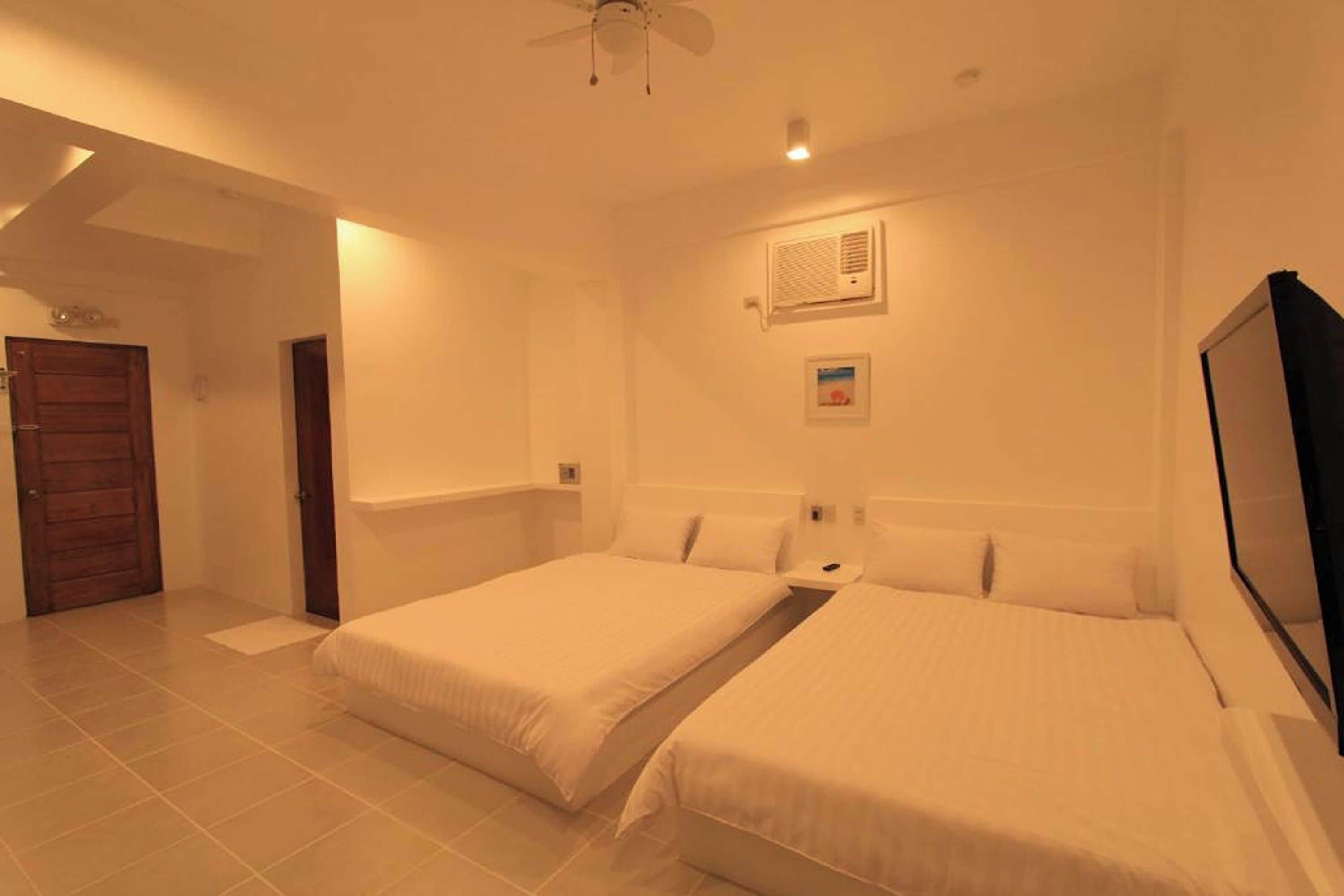 standard room, pool view | 1 bedroom, in-room safe, desk, free wifi