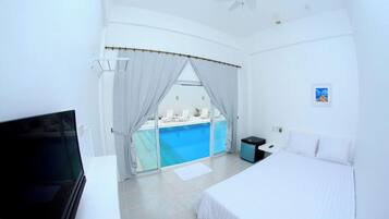 In-room safe, desk, free WiFi, bed sheets