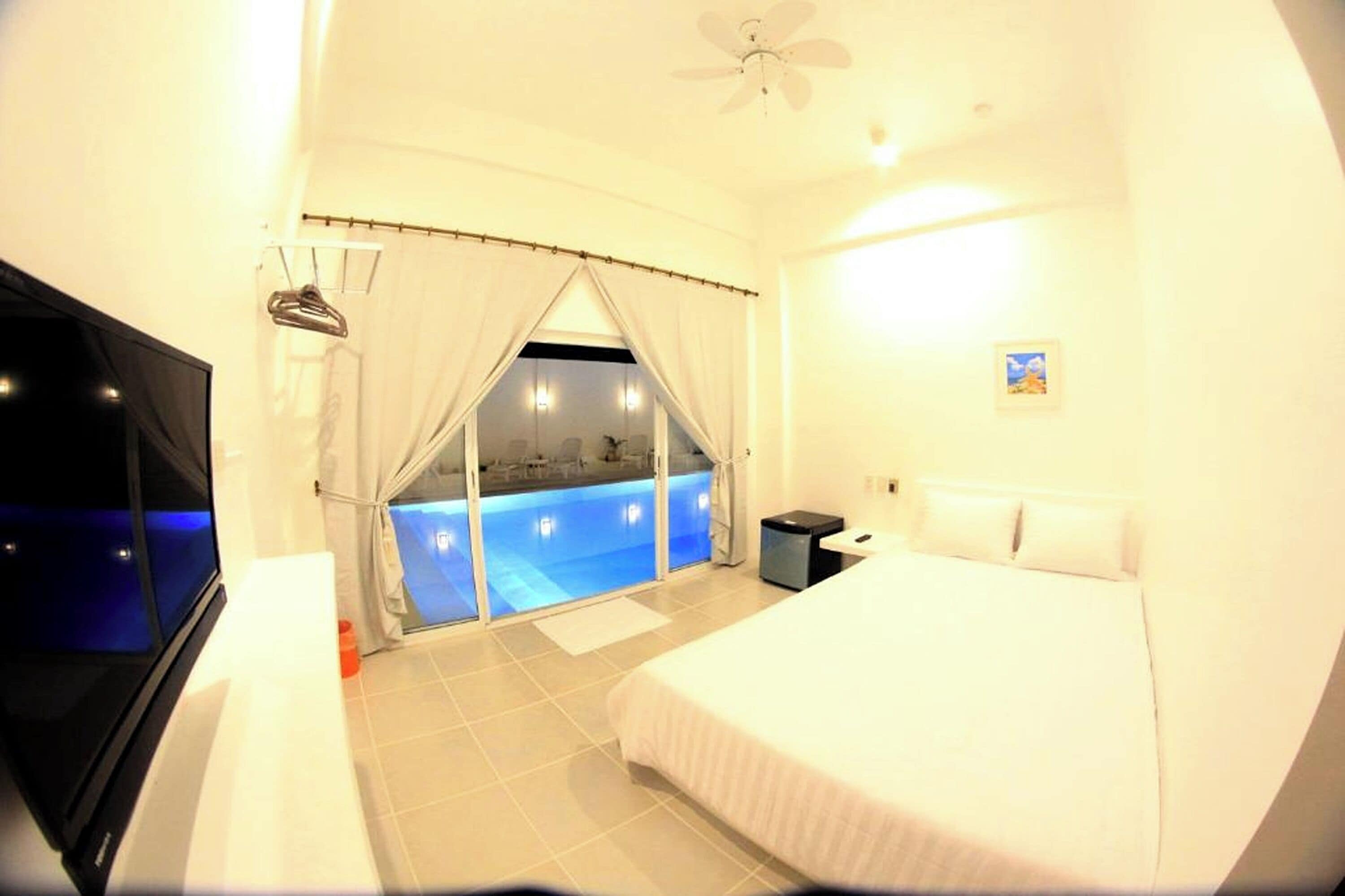 standard room, pool view | 1 bedroom, in-room safe, desk, free wifi