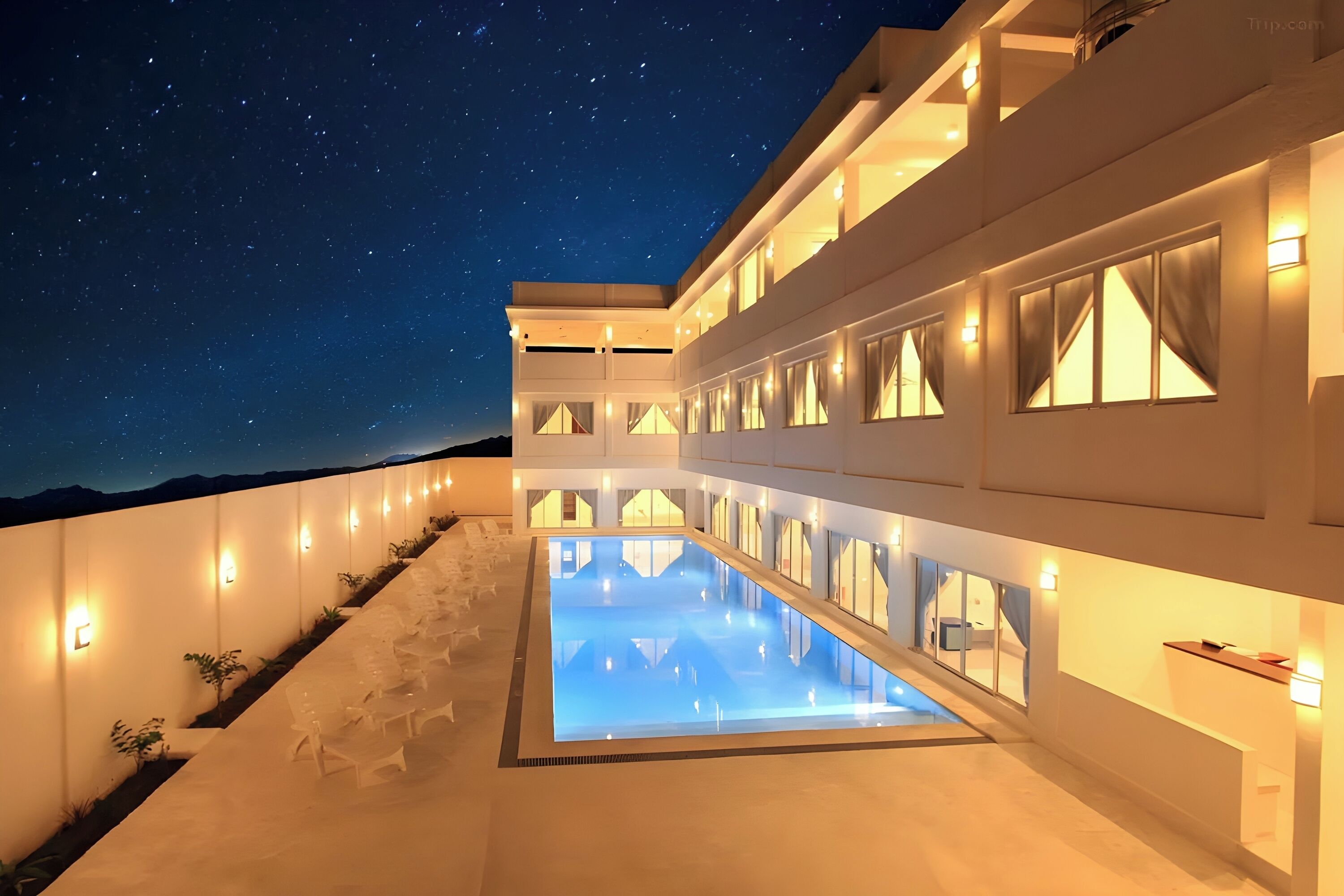 outdoor pool, pool loungers