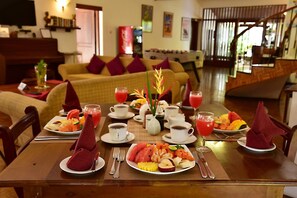 Daily full breakfast (USD 10 per person) - Colombo Villa at Cambridge Place (Colombo)
