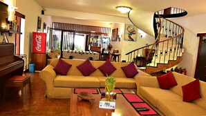 A cozy living room with a sofa set, a wooden coffee table, and a Coca-Cola refrigerator. - Colombo Villa at Cambridge Place (Colombo)