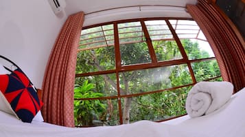 Family Room, Multiple Beds, Private Bathroom | Egyptian cotton sheets, premium bedding, in-room safe, desk