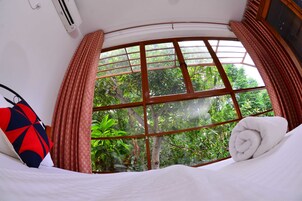 Family Room, Multiple Beds, Private Bathroom | Egyptian cotton sheets, premium bedding, in-room safe, desk