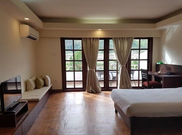 Deluxe-Doppel- oder -Zweibettzimmer, 1 Schlafzimmer | Zustellbetten, kostenloses WLAN