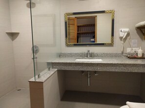 Standard Double or Twin Room, 1 Bedroom | Bathroom