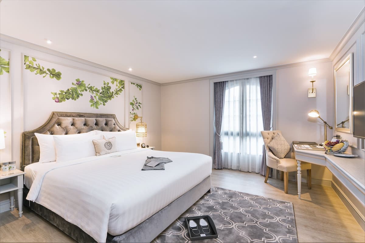 Minibar, in-room safe, desk, blackout drapes