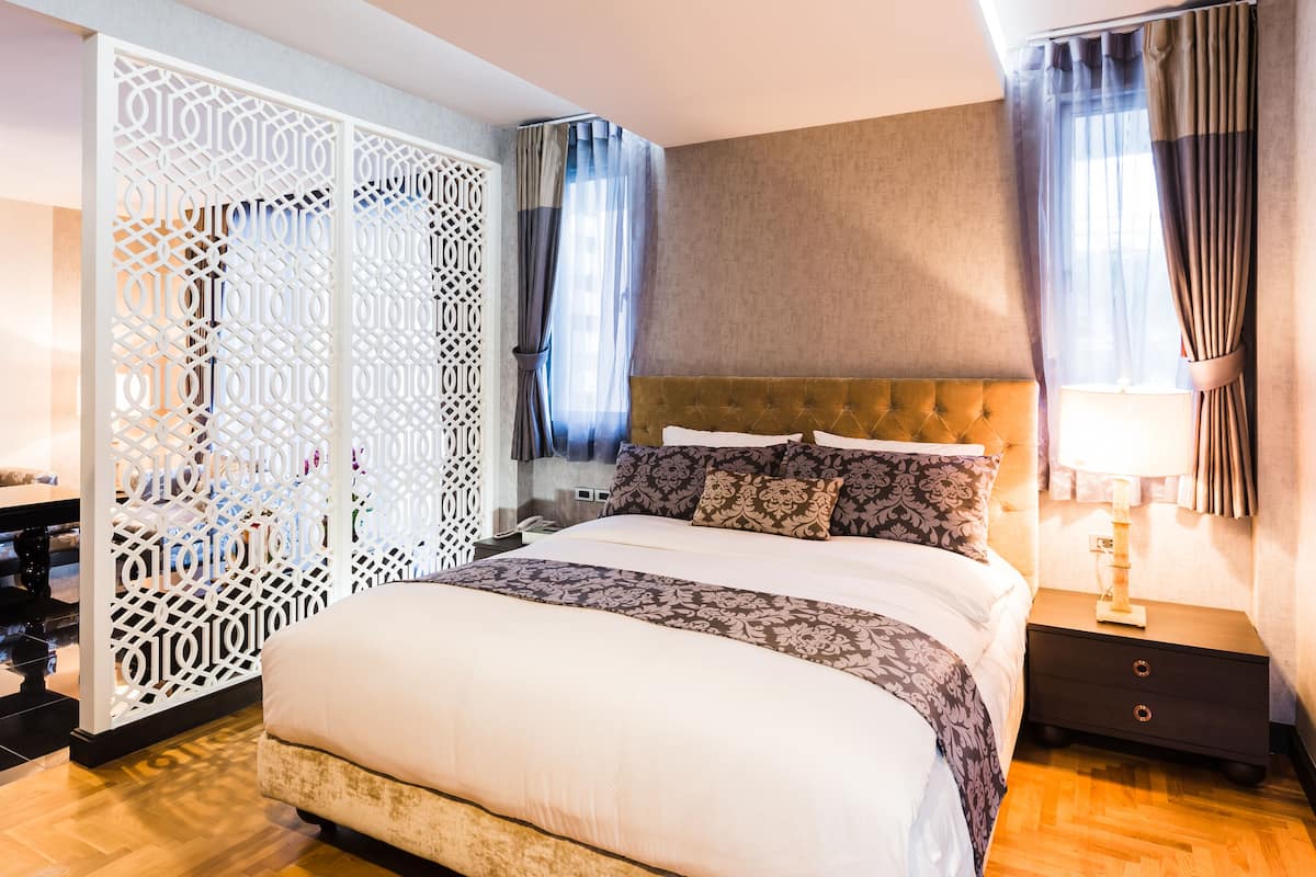 Penthouse Suite King bed | In-room safe, desk, free WiFi