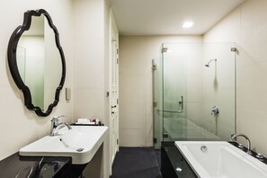 Penthouse Suite King bed | City view