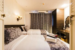 Deluxe Twin Room | セーフティボックス (室内)、デスク、WiFi (無料)