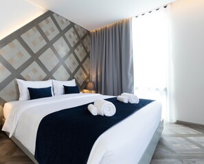 Premier Corner Room | In-room safe, desk, rollaway beds, free WiFi - Klub Hotel (Bangkok)