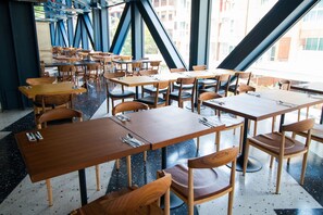 Frokost, lunsj og middag serveres, internasjonale retter 