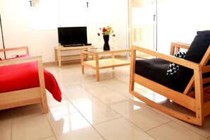32-inch flat-screen TV with satellite channels, TV - Photothea Apartments (Paralimni)