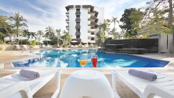 3 outdoor pools