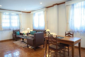 2 Bedrooms Family Suite  | Living area - Lido Beach Hotel Pattaya (Pattaya)