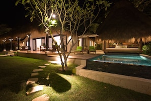 Villa, 2 Schlafzimmer, eigener Pool, Meerblick (Lulu Amahu Saudara)