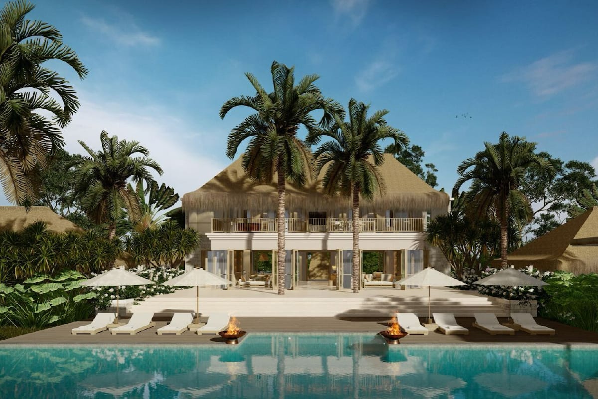 Un complexe hôtelier doté d’une piscine, de chaises longues et de palmiers.
