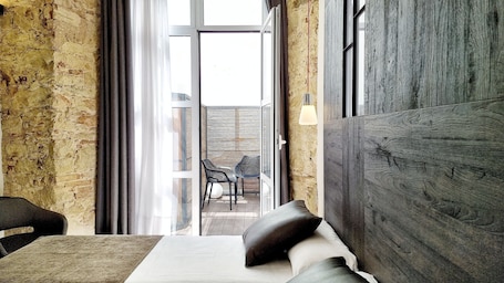 Caja de seguridad en la habitación y escritorio