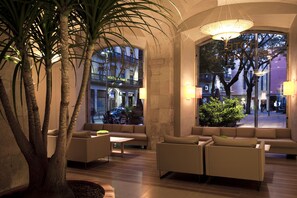 Área de estar no saguão