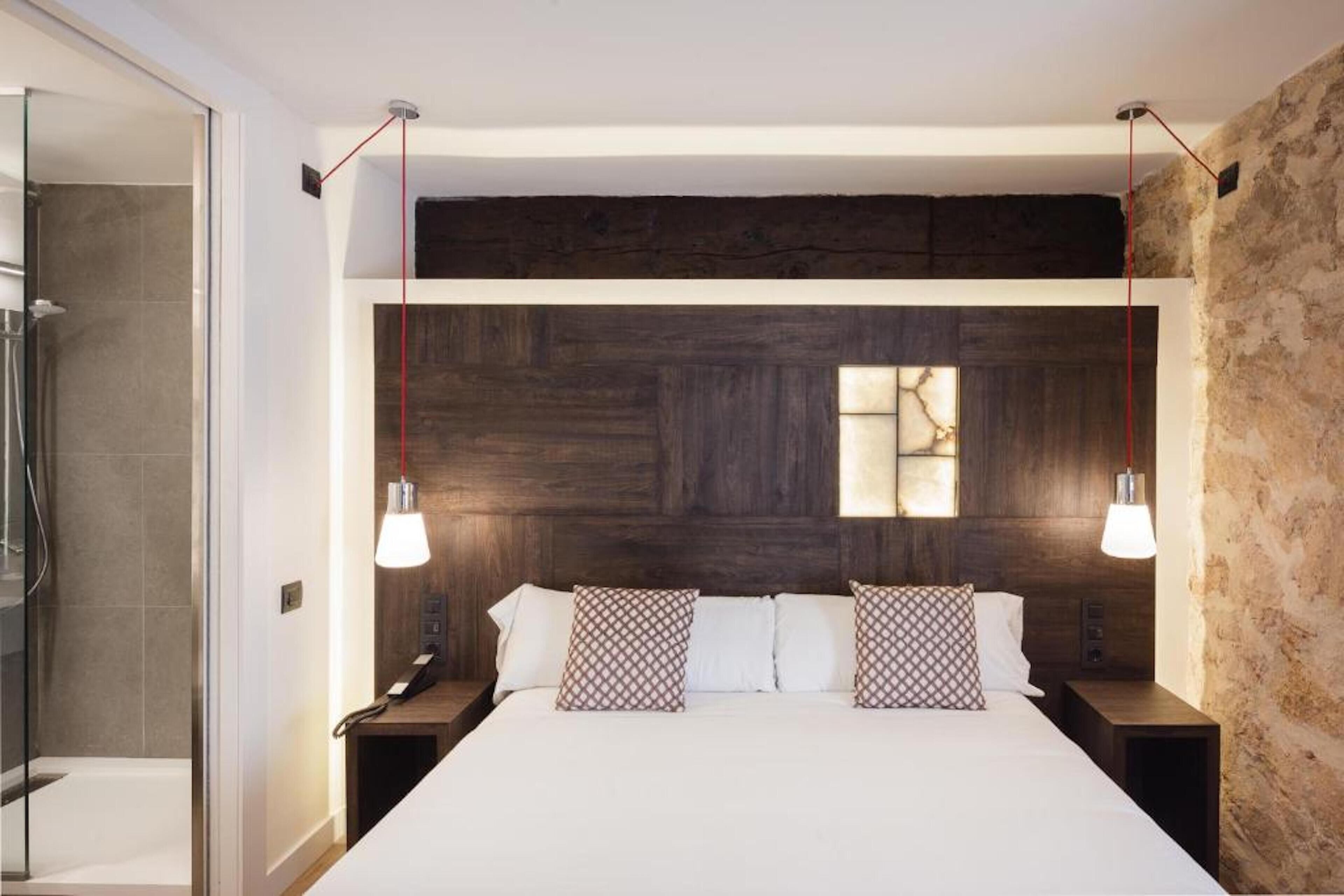 In-room safe, desk, laptop workspace, blackout drapes