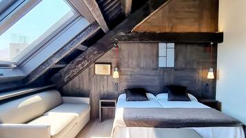 Triple Penthouse | Caja fuerte, escritorio, espacio para trabajar con un portátil