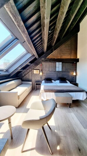 Triple Penthouse | In-room safe, desk, laptop workspace, blackout drapes - Hotel Sant Agustí (Barcelona)