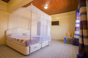 Quarto casal luxo | Escrivaninha, Wi-Fi de cortesia