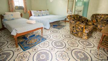 Suite | Desk, free WiFi