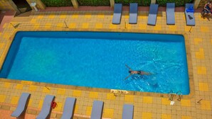 Kolam renang terbuka