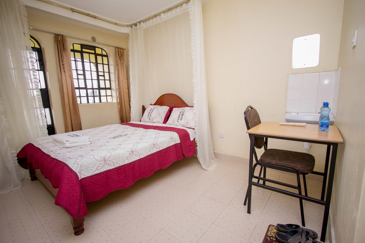 In-room safe, desk, free WiFi