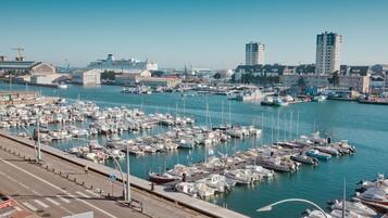 Twin kamer, uitzicht op haven | Uitzicht vanuit de kamer