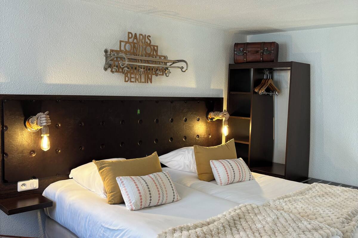 comfort twin room | 1 bedroom, premium bedding, pillow-top beds, desk