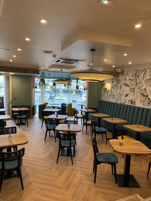 Daily buffet breakfast (EUR 12.00 per person) - Hôtel Ambassadeur (Cherbourg-en-Cotentin)