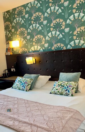Quarto casal conforto | Roupas de cama premium, camas com colchões pillow-top, escrivaninha