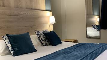 Comfort-Doppelzimmer | Hochwertige Bettwaren, Pillowtop-Betten, Schreibtisch