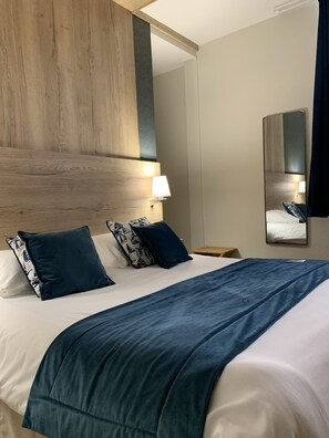 Literie de qualité supérieure, surmatelas, bureau