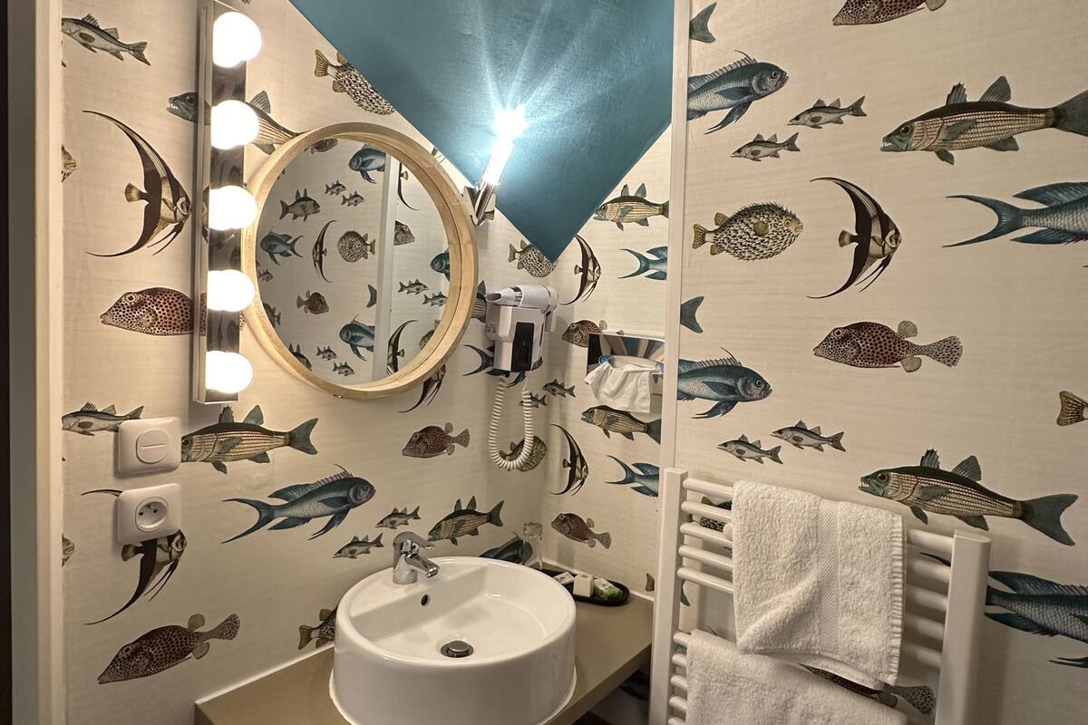 economy single room | 1 bedroom, premium bedding, pillow-top beds, desk