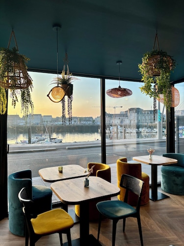 オテル アンバサダー