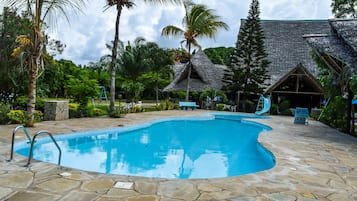 Utomhuspool