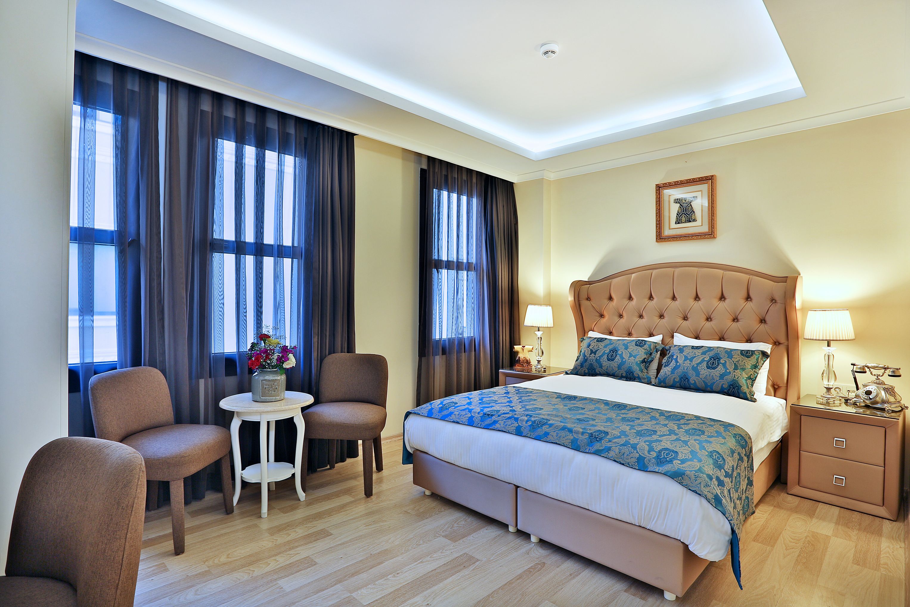 Minibar, safe på rommet, skrivebord og strykejern/-brett