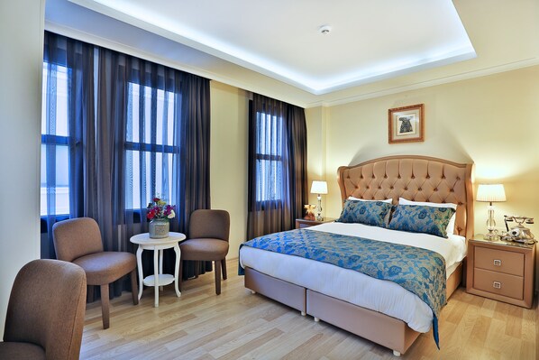 Minibar, in-room safe, desk, iron/ironing board