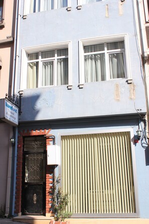 Property entrance - Barefoot Hotel (Istanbul)