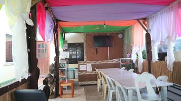 Se sirven desayunos y cocina local