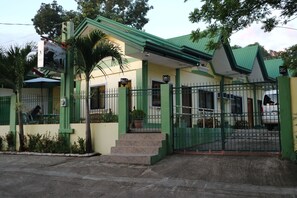 Fachada da propriedade