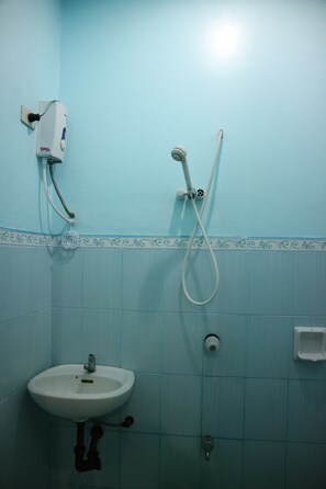 Standard Room | Bathroom