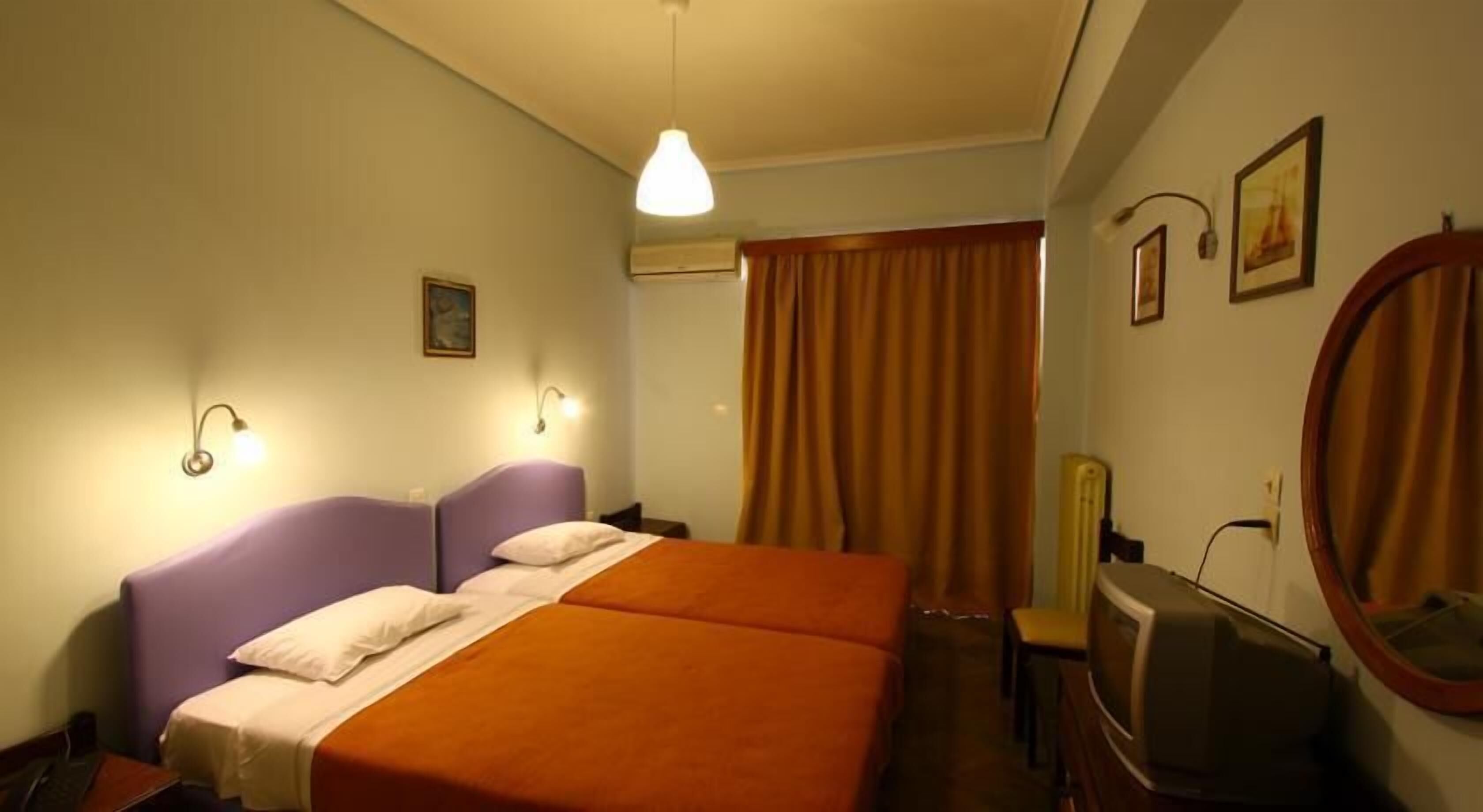 Blackout drapes, free WiFi, bed sheets